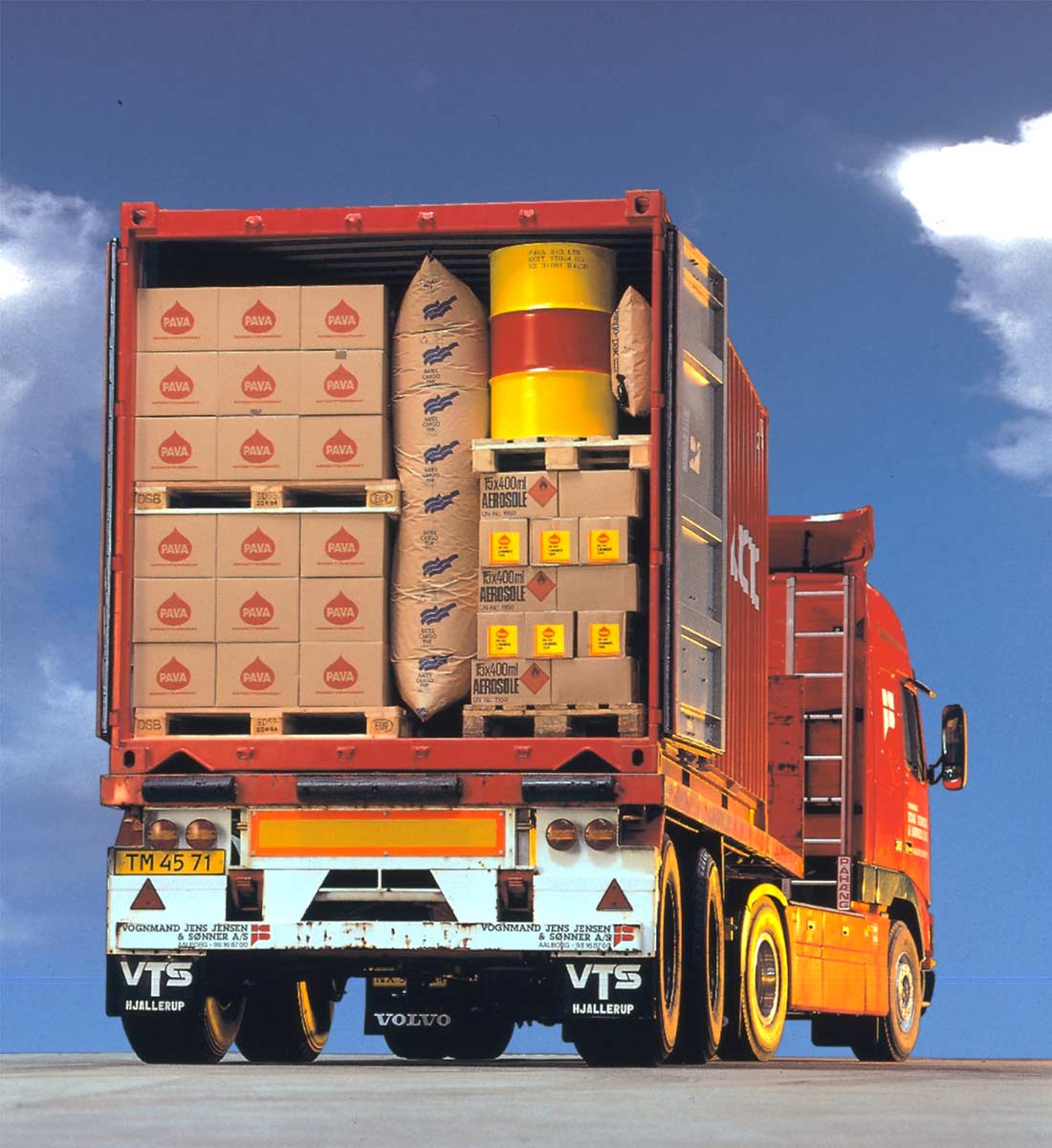 Sujeción de la carga para mantener sus productos seguros durante el transporte